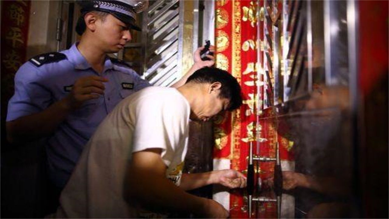 黔西南请开锁师傅开了锁后，师傅